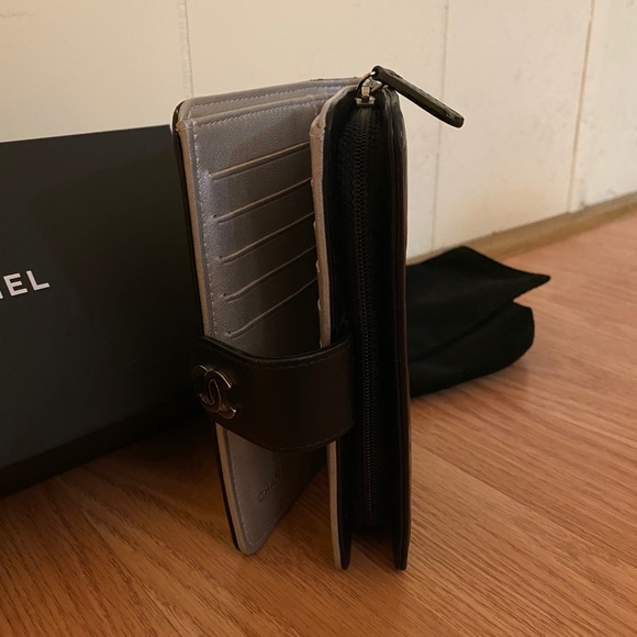 CHANEL - Picture 2 of 7